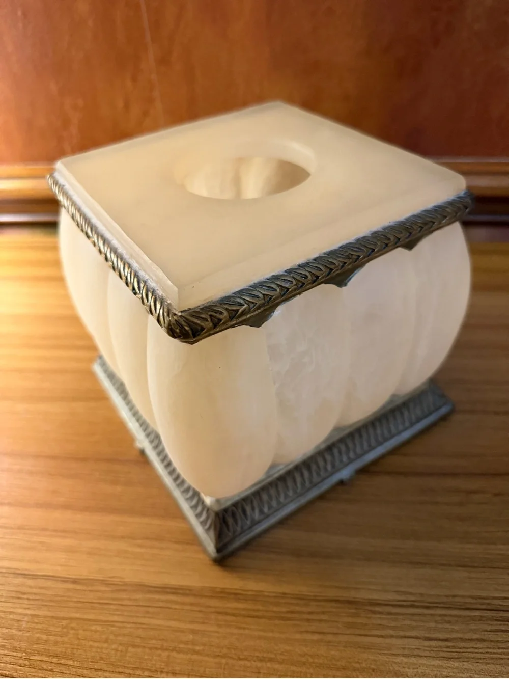 Elegant Springmaid Palais Cream & Gold Faux Marble Resin Tissue Box Cover 6” - Picture 2 of 11